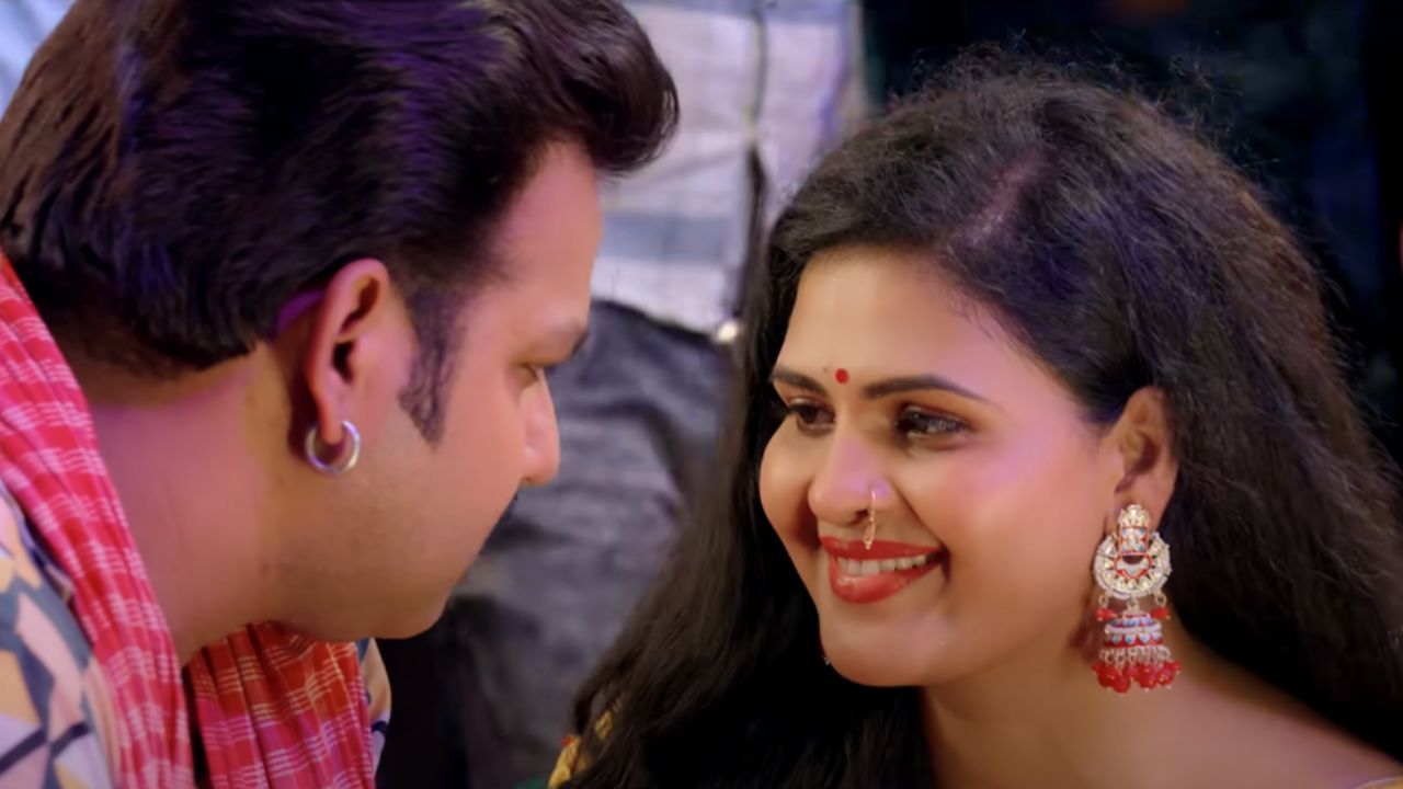 Pawan Singh का 'बबुआन' बना ब्लॉकबस्टर, Chandni Singh की अदाओं ने लूटी महफिल